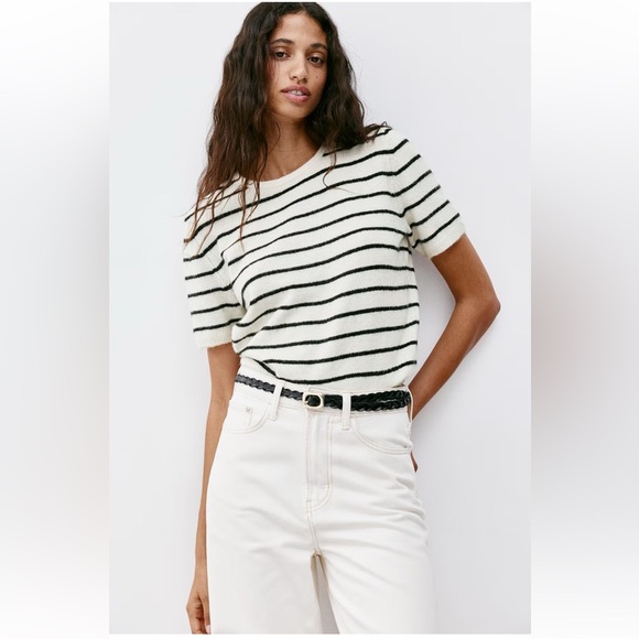 H&M Cream Striped Sweater – Women’s Medium Short Sleeve Chic Knit - Picture 2 of 5